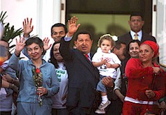 Ch&aacute;vez recibi&oacute; a las colombianas secuestradas.